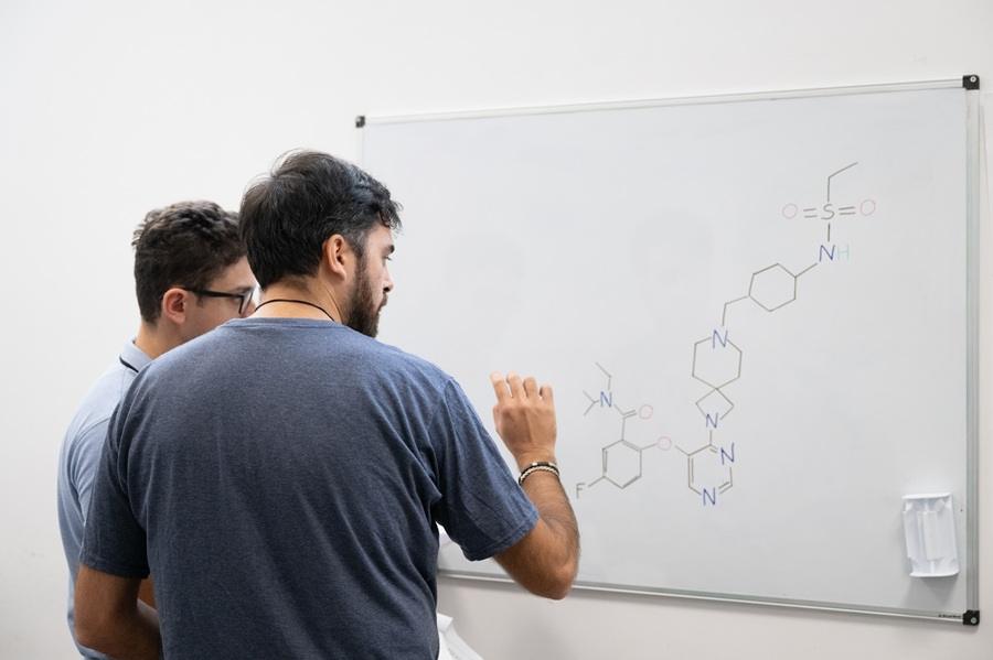 Discovery services - Analytical services & medchem